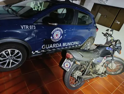 Moto foi apreendida pela Guarda Municipal