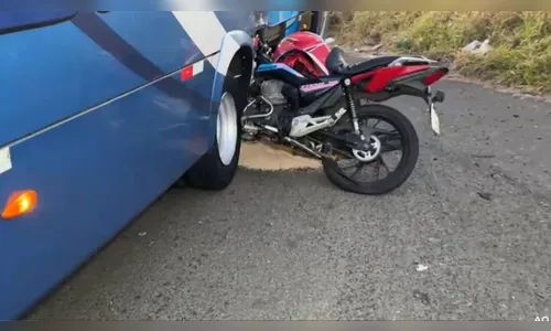 Motociclista morre em colisão com micro-ônibus na BR-369 em Cambé