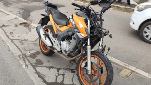 Motociclista pilotava uma moto Honda Twister