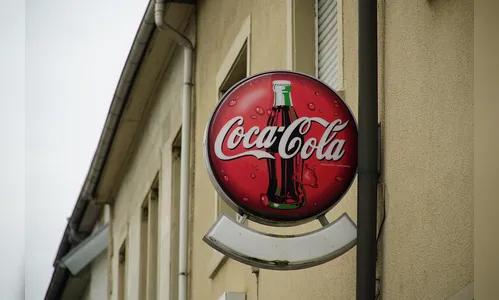 Falsa Coca-Cola: mulher tem conta bancária zerada ao comprar produtos