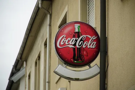 Mulher acreditou ter comprado produtos com a Coca-Cola