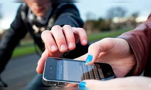 Mulher é roubada no centro de Arapongas durante a noite