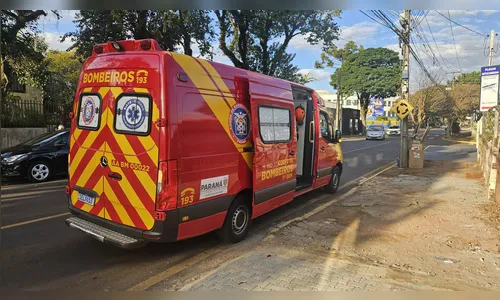 Ciclista é atropelado por Gol em Apucarana e carro sai do local