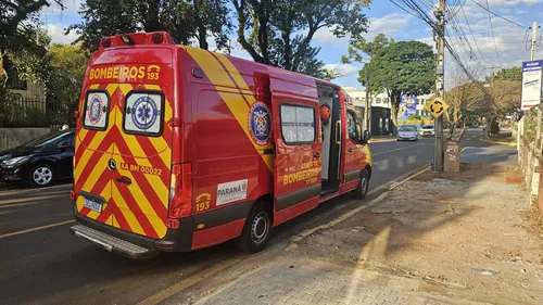 O Serviço Integrado de Atendimento a Traumas e Emergência (Siate) do Corpo de Bombeiros atendeu a ocorrência e informou que a vítima foi resgatada com suspeita de fratura em uma costela.