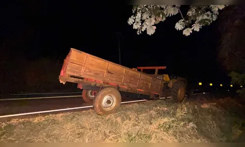 Idoso fica ferido após colisão entre carro e trator em Grandes Rios