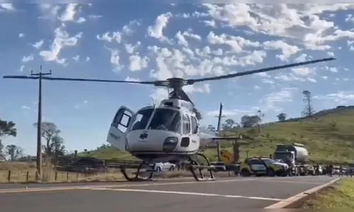 Duas pessoas morrem em batida de carro contra árvore na PR-488