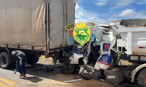 Colisão traseira entre três caminhões deixa um ferido na PR-092