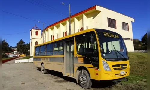 Menino de 2 anos é esquecido dentro de ônibus escolar por 4 horas