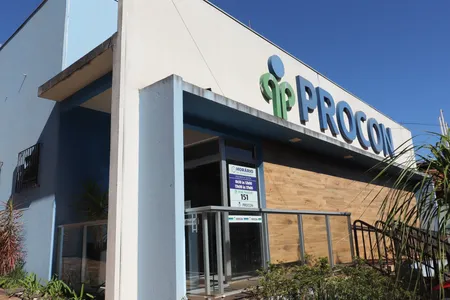 O consumidor pode utilizar os canais de atendimento do Procon-PR para registrar a reclamação