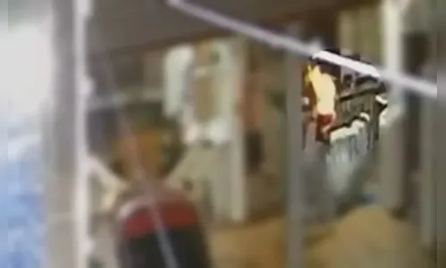 Mulher que teve 30% do corpo queimado pelo marido tem alta do hospital