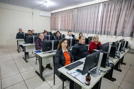 O curso é introdutório e busca apresentar aos servidores os conceitos básicos da IA e suas aplicações no cotidiano