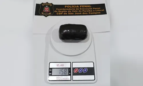 Mulher é pega entrando em prisão com 