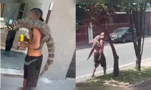 Morador de rua é filmado carregando jacaré nas costas em Manaus
