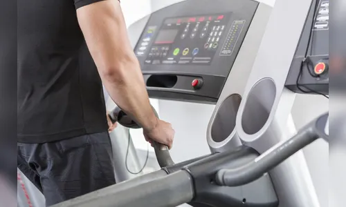 Homem passa mal e morre enquanto fazia esteira em academia