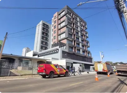 O homem morreu prensado na manhã desta quinta-feira (17).