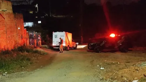 O homem usava tornozeleira eletrônica e possuía passagens anteriores pela polícia por roubo.