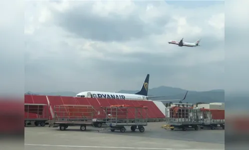 Homem morre ao ser sugado por motor de avião