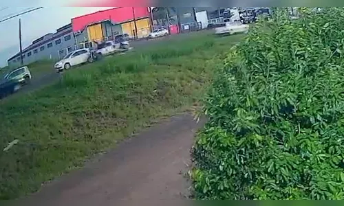 Câmera flagra engavetamento envolvendo quatro veículos em Apucarana