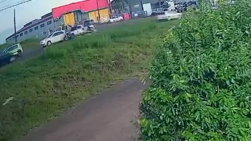 O motociclista ficou ferido e foi encaminhado pelo Samu ao Hospital da Providência