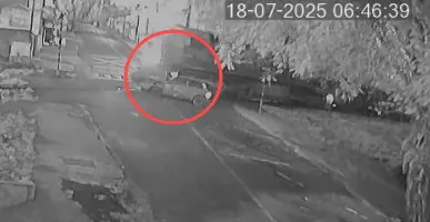 O motorista contou à polícia que seguia sentido ao centro quando, ao atravessar a linha férrea, não observou o trem se aproximando.
