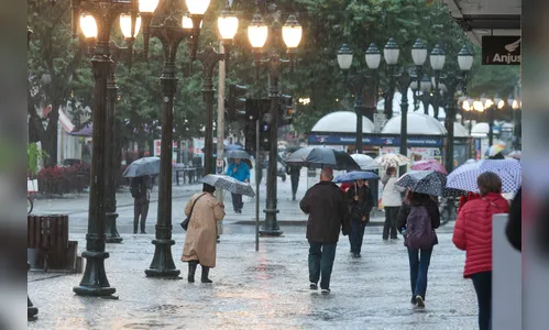 Frente fria traz chuvas e queda de temperatura ao Paraná nesta semana