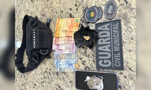 Homem é preso por tráfico pela GCM na Vila Regina em Apucarana