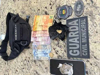O suspeito recebeu voz de prisão e foi encaminhado à 17ª Subdivisão Policial de Apucarana (17ª SDP)
