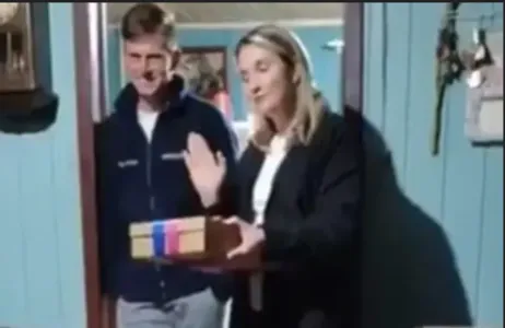 O vídeo do "chá revelação" viraliozou nas redes sociais.