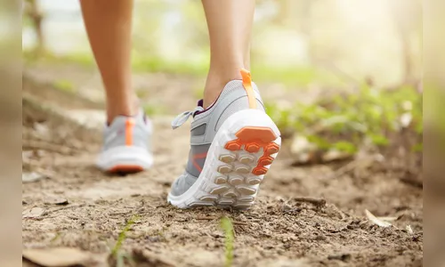 Caminhar 7 mil passos por dia reduz o risco de câncer, aponta estudo