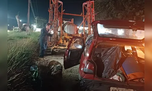 Batida entre Gol e trator deixa idoso ferido na rodovia BR-376