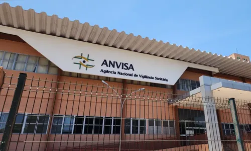 Anvisa proíbe comercialização de medicamentos e complemento alimentar