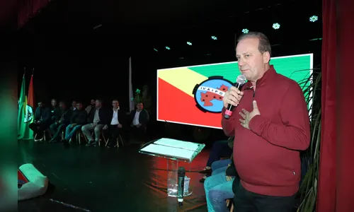Carlos Gil bate recorde de popularidade