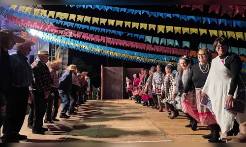 Quadrilhas e decoração caprichada marcam a Festa Junina de Ivaiporã