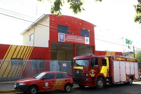 Segundo o Corpo de Bombeiros, os homens, de 38 e 36 anos, se deslocaram até a sede da corporação para buscar atendimento