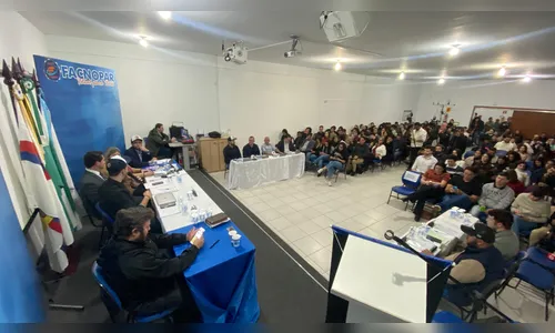 Câmara faz sessão itinerante na Facnopar com grande público presente