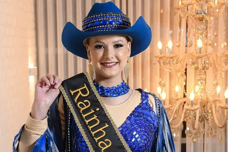 Símbolo de força e inspiração no universo sertanejo, Camila foi homenageada como “Rainha Inspiração” da Festa do Peão de Americana em 2025. Em 2024, recebeu o mesmo título durante o Jaguariúna Rodeo Festival, em São Paulo.