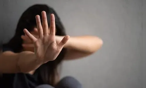 Suspeito é levado à delegacia após denúncia de importunação sexual