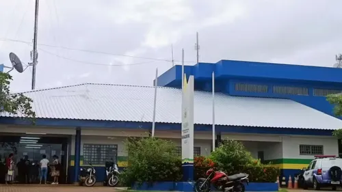 Suspeitos foram presos no hospital, logo após finalizarem transação