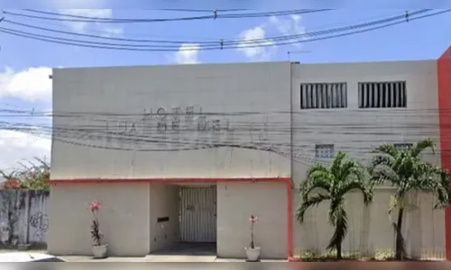 Jovem suspeito de esfaquear mulher em quarto de motel é preso