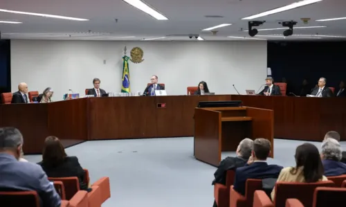 Trata da tentativa de golpe de Estado para tentar reverter os resultados das eleições