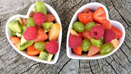 Vários desses alimentos contêm fibras especiais conhecidas como prebióticas