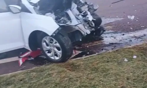 Vídeo registrou destruição do carro do araponguense