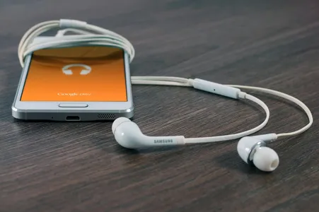 Vítima estava escutando música no celular, que foi furtado