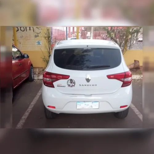 Aluna vai dirigindo para fazer prova de CNH e é flagrada pelo Detran