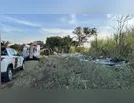 Carreta carregada com móveis tomba em curva da PR-444 em Arapongas
