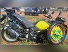 Moto de alta cilindrada atinge traseira de Fiat Uno na PR-218
