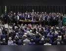 Após ocupação de Plenário, Hugo Motta abre sessão e pede respeito