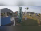 Vídeo flagra colisão entre trem e caminhonete em Arapongas