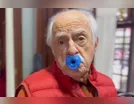 Ary Fontoura ironiza nova moda entre adultos: usar chupeta