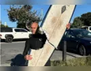 Surfista escapa de ataque de tubarão na Austrália; prancha é destruída